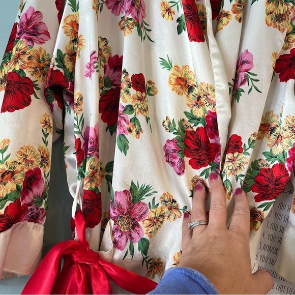 Vintage Gold Label Victoria Secret ivory red floral robe size Large - Picture 3 of 16